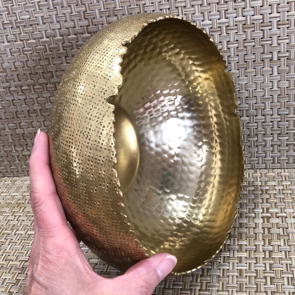 Gold Tone Hammered Round Bowl With Jagged Edge Design - Picture 5 of 16